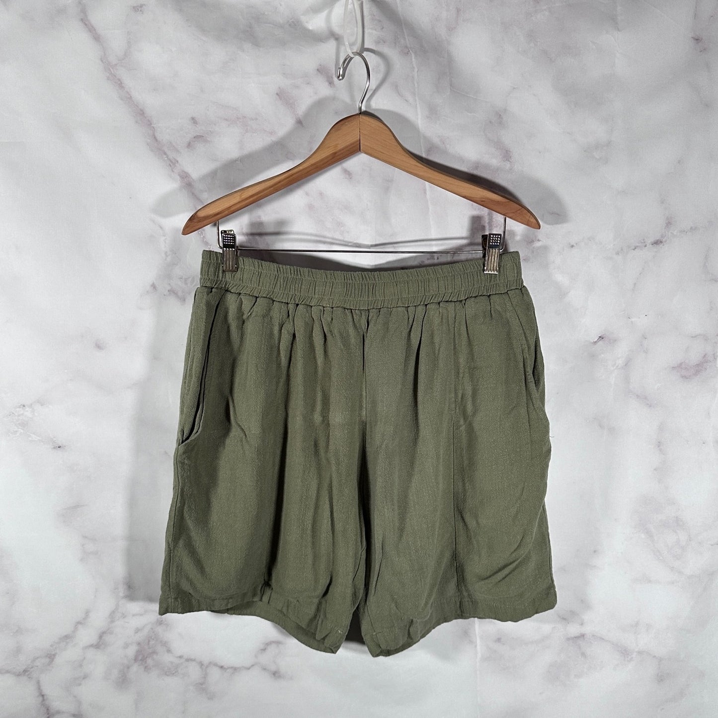 Hidden NY Green Pleated Linen Shorts