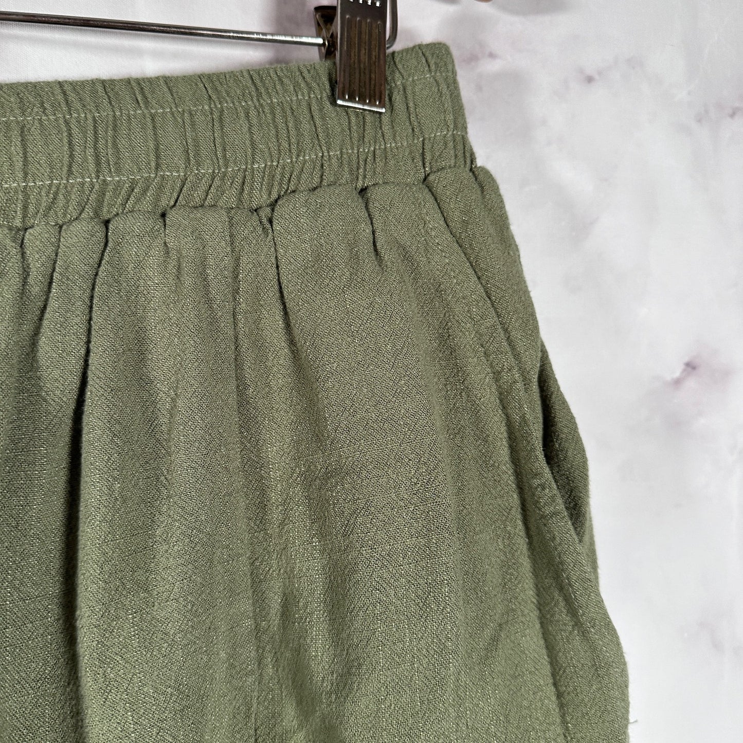 Hidden NY Green Pleated Linen Shorts