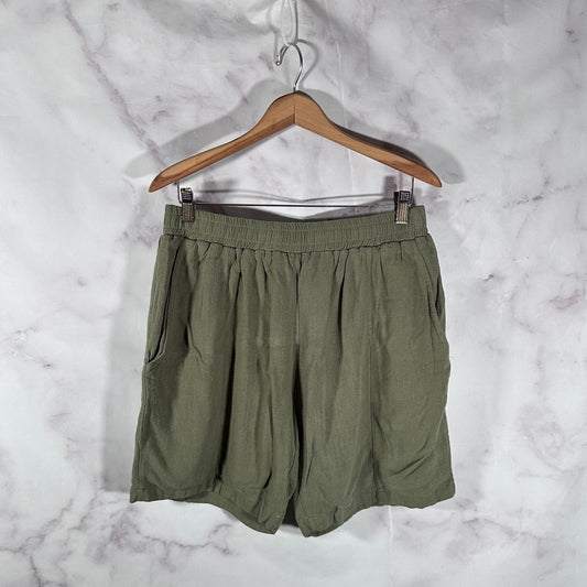 Hidden NY Green Pleated Linen Shorts