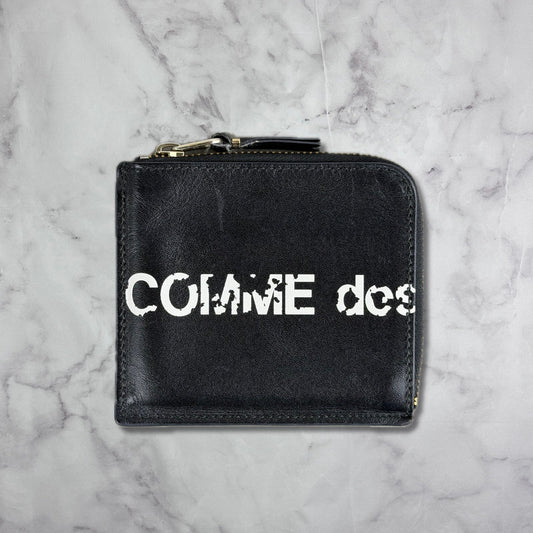 Comme des Garçons Black Leather Spellout Zipper Wallet