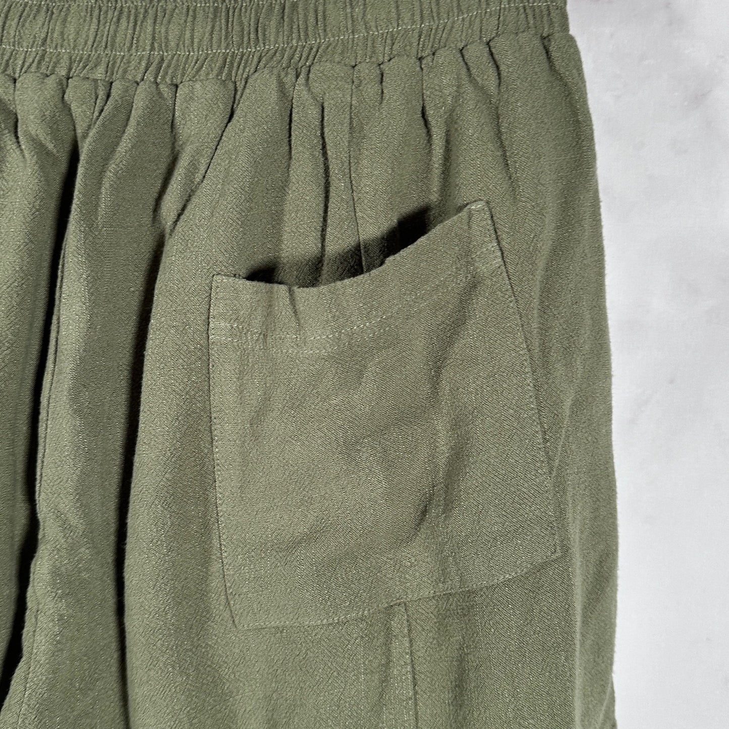 Hidden NY Green Pleated Linen Shorts