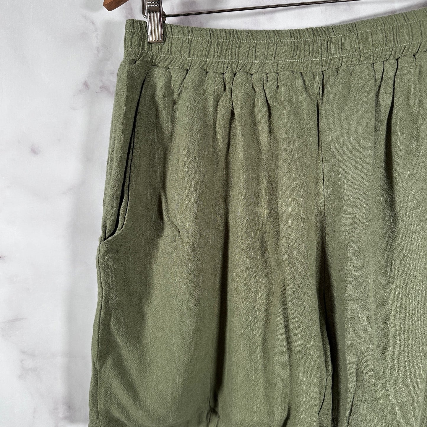Hidden NY Green Pleated Linen Shorts