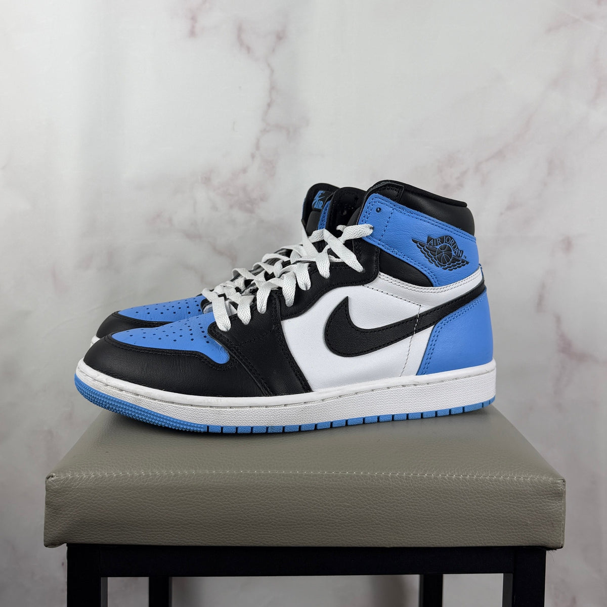 Nike Air Jordan 1 Retro High OG UNC Toe