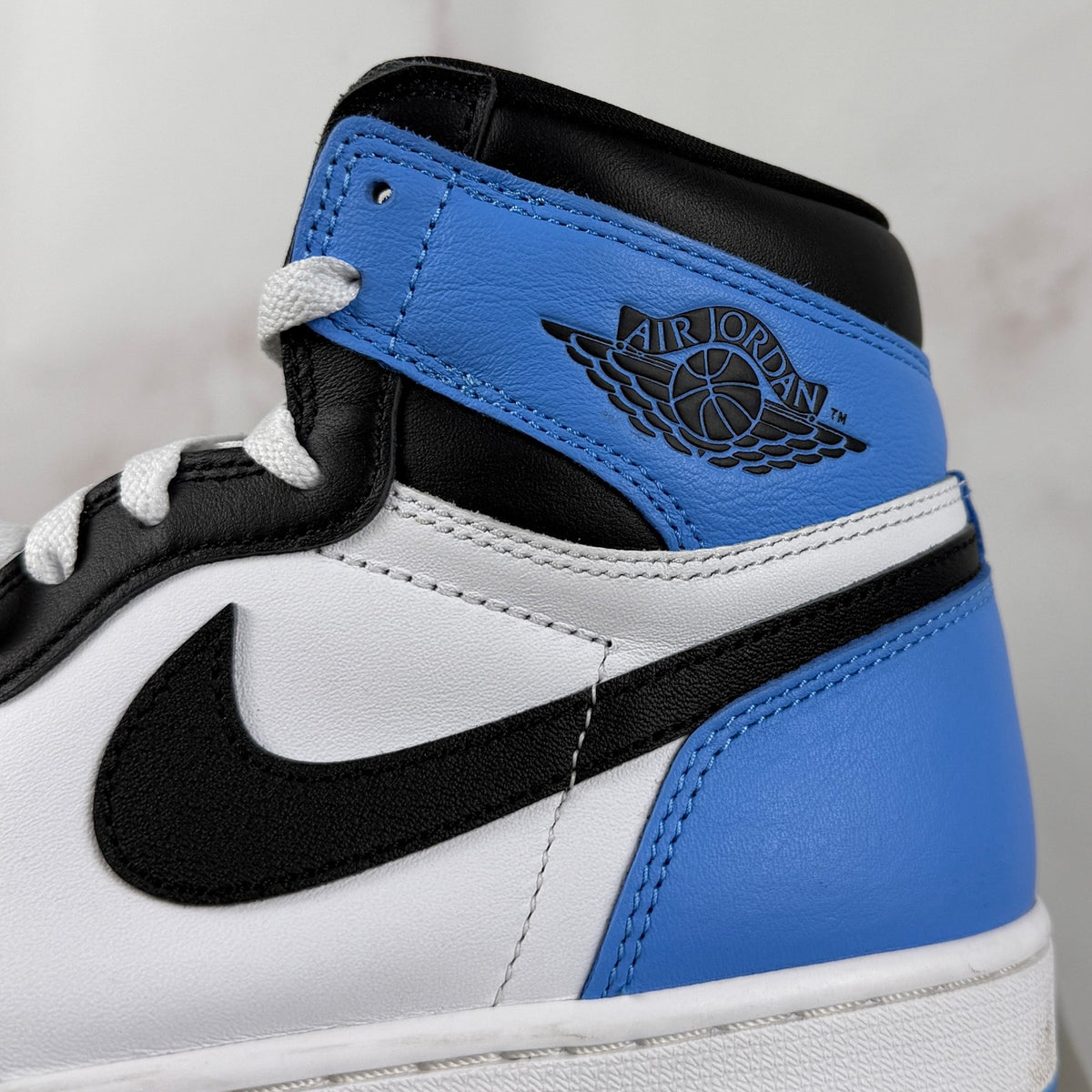 Nike Air Jordan 1 Retro High OG UNC Toe